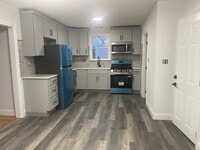 Building Photo - 324 Park St