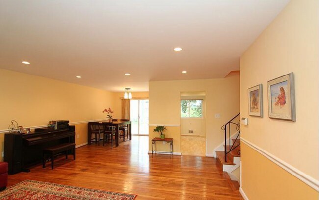 Building Photo - Rare Rockville Find! Upgraded 4BR/2.5BA Home with Fenced Yard – Pets Welcome!
