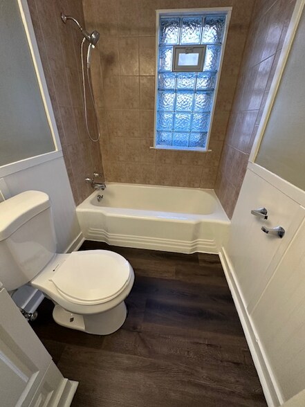 Building Photo - 929 E Clarke St