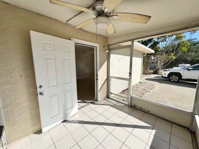 Building Photo - ** BONITA SPRINGS ** 2 BED / 1 BATH ** WES...