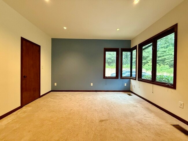 Building Photo - 5820-5810 10 Springs Ln