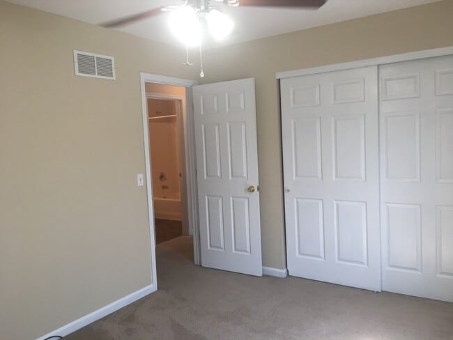 Building Photo - 944 Hampshire Heath Dr
