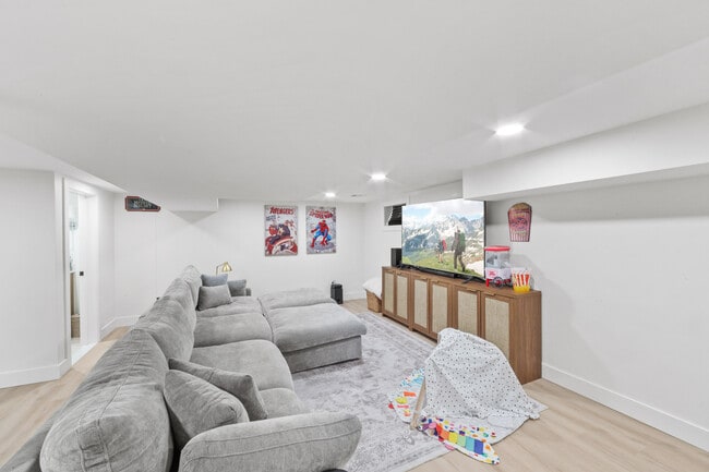 Building Photo - 17-11 Berdan Ave