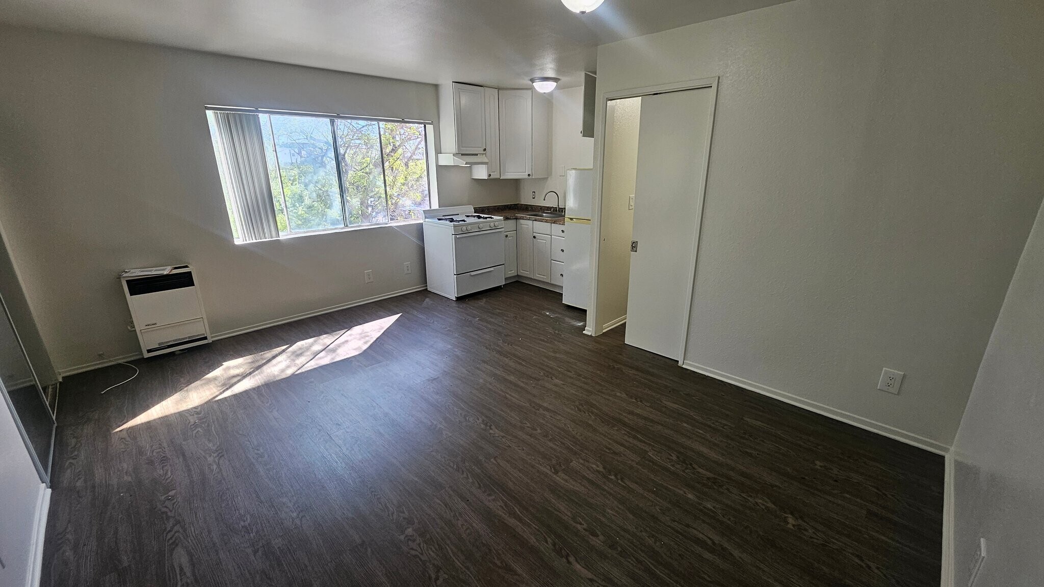 Building Photo - 1750 S Longwood Ave