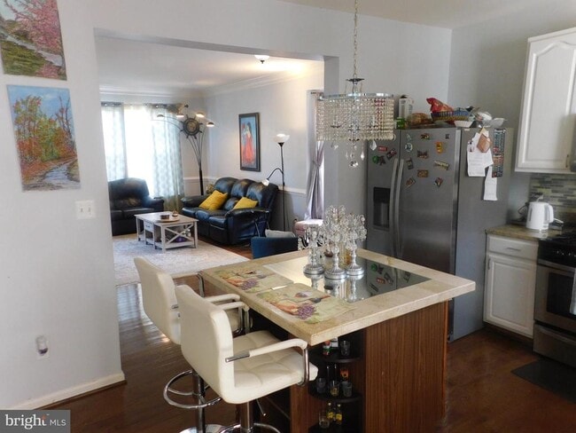 Building Photo - 337 Kirby St