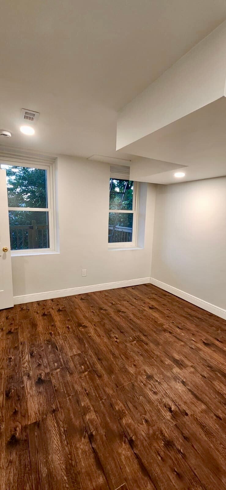 Building Photo - 39 E Clifton Ave
