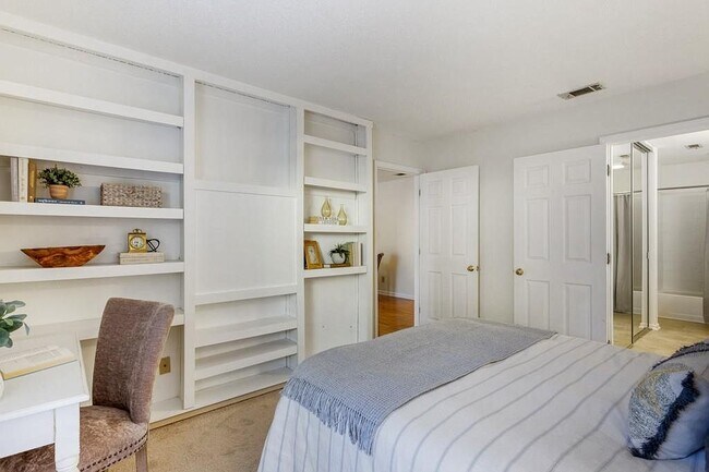 Building Photo - 209 14th St NE