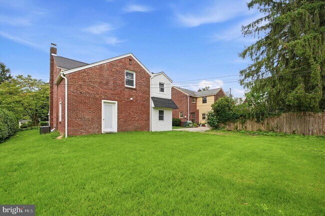 Building Photo - 219 Crosshill Rd