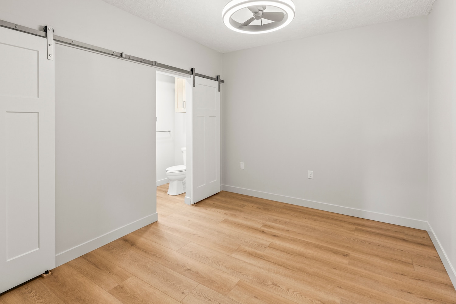 Master Bedroom - 425 W Lincoln St