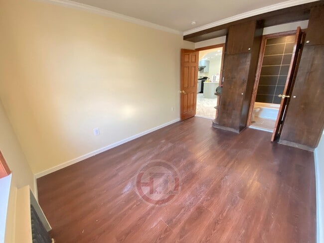 Building Photo - 1318 Mace Ave