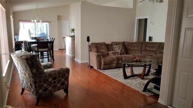 Building Photo - 1440 Canary Island Dr
