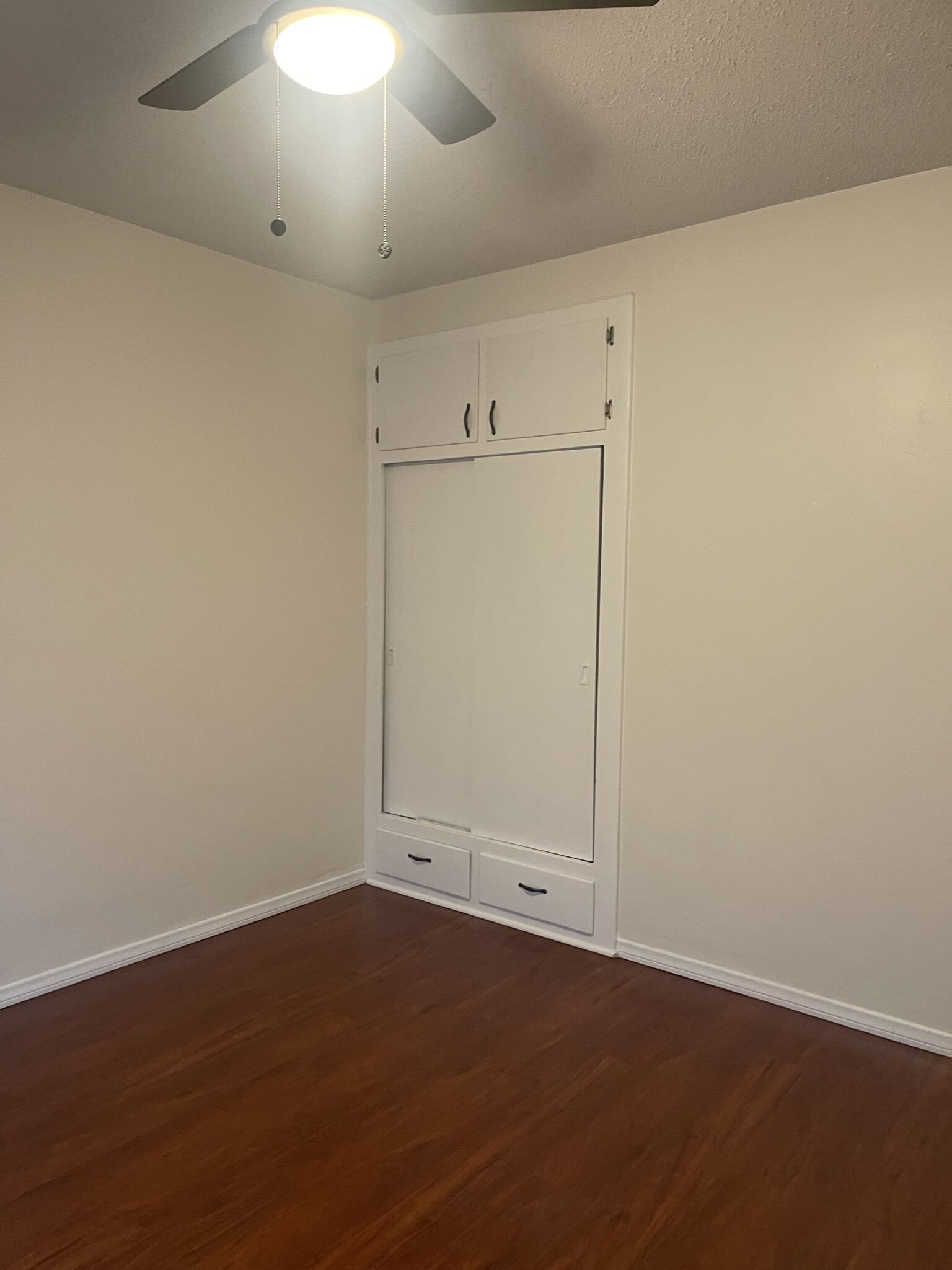 Room 1 - 8991 Burke Ave