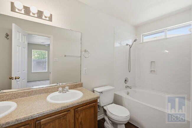 Building Photo - 228 Pearl Lake Dr