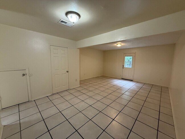 Building Photo - 8717 Granite Dr
