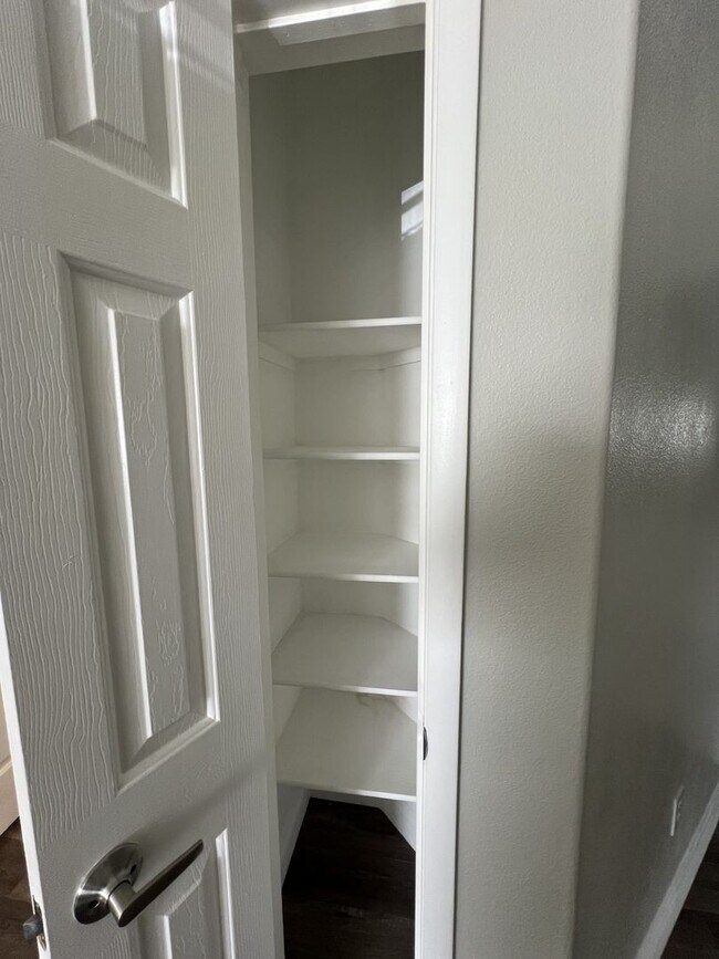 Building Photo - UPGRADED 2BEDROOM, 2BATHROOM HOME