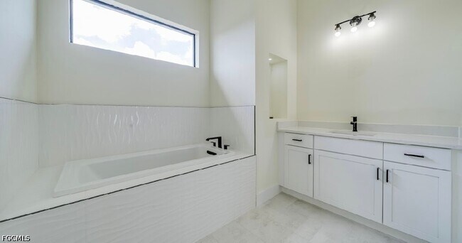 Building Photo - 141 SW 37th Pl
