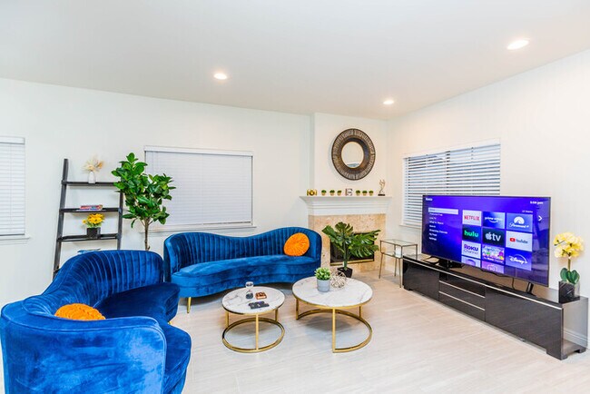 Building Photo - Newly Remodeled 5B4B. 2 mile from the Rose Parade!