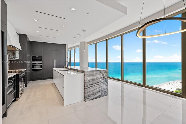 Building Photo - 17901 Collins Ave