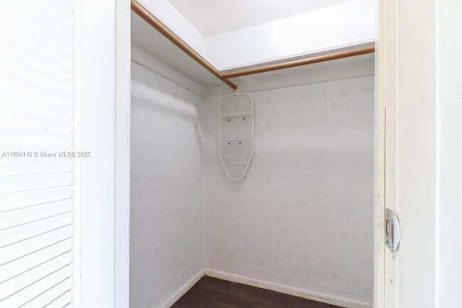 Building Photo - 1351 NE Miami Gardens Dr