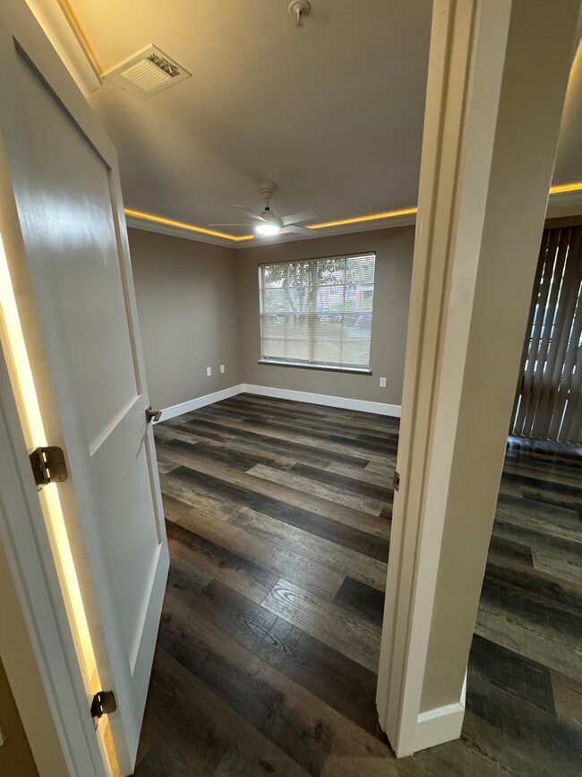 Building Photo - 1919 Summer Club Dr