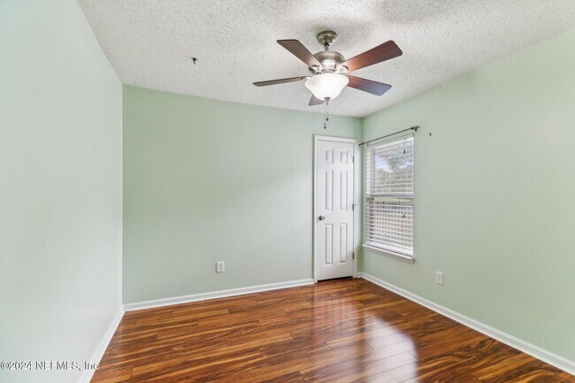 Building Photo - 14018 Fish Eagle Dr E