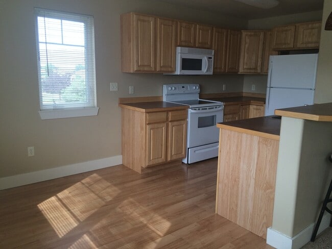 Building Photo - 2 Bedroom 1 Bathroom Apartment ** NEW PRIC...