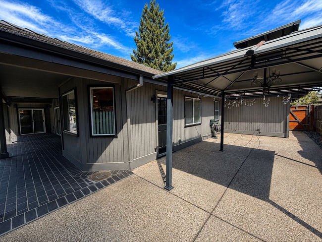 Building Photo - 8036 Glenbar Way