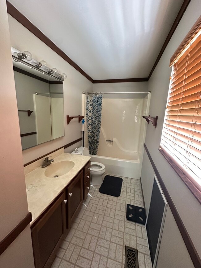 Building Photo - 4480 Shorewood Ct