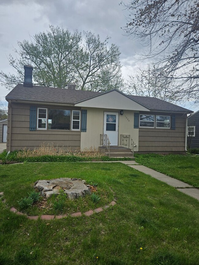 Building Photo - 4 BED | 2 BATH | SINGLE-FAMILY HOME | NORT...