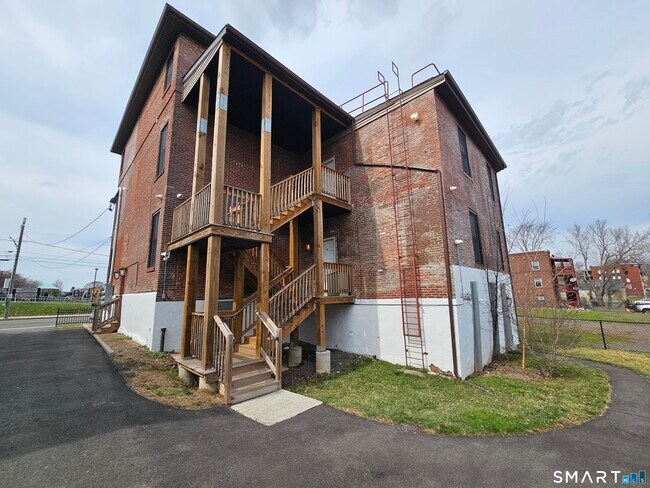 Building Photo - 94-96-96 Edwards St
