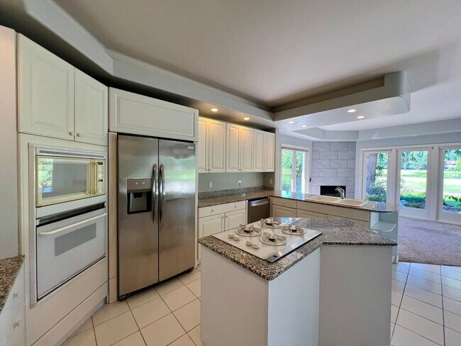 Building Photo - Beautiful 3-Bed 3-Bath home on Semiahmoo G...