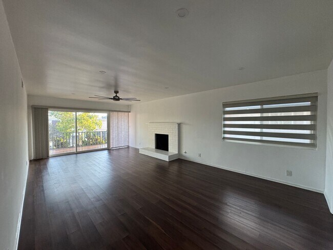 Building Photo - Charming 3bd 2ba apartment