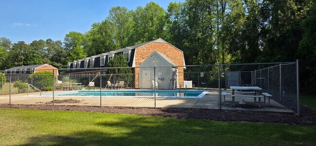 Building Photo - River Bend #20
