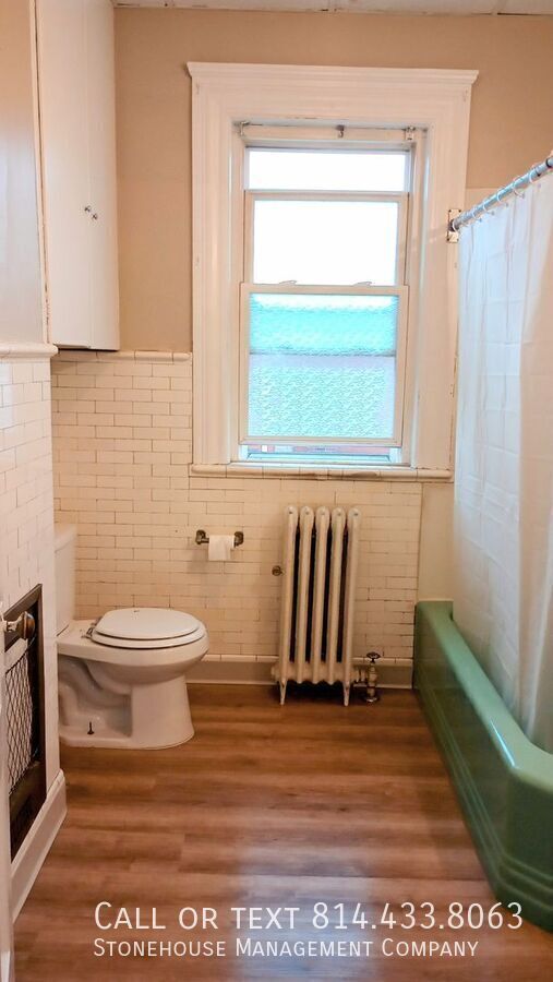 Building Photo - 422 West 10-3