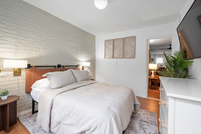 Building Photo - 309 W 28th St