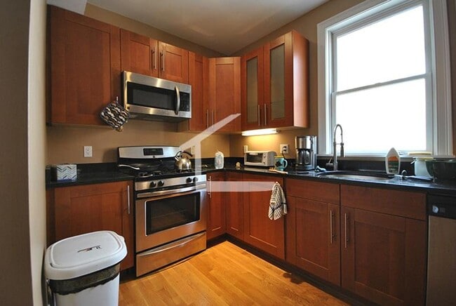 Building Photo - 1588 Beacon St