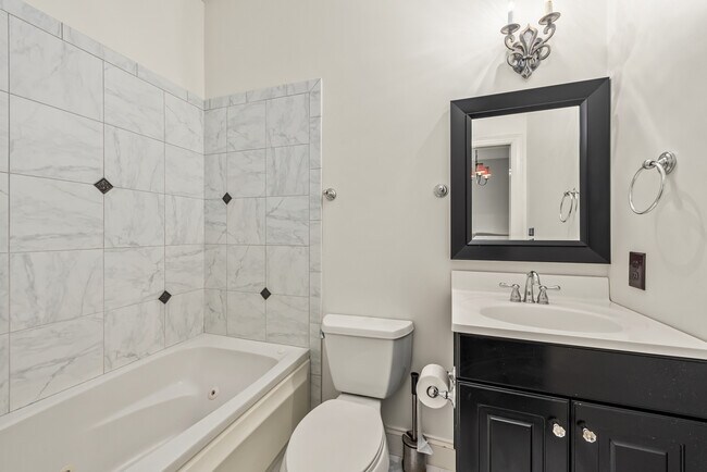 Building Photo - 405 Pondview Ct