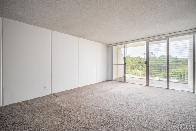 Building Photo - 2 Bed 1 Bath Condo In Valleyview Melemanu