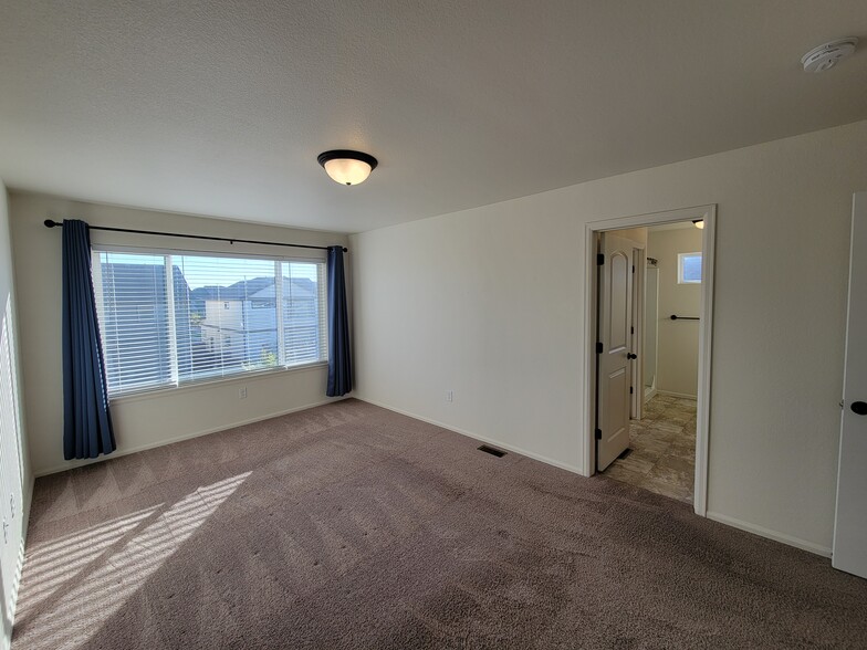 Building Photo - 2067 Moon Rise Dr