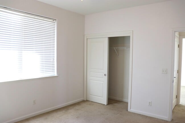 Building Photo - 2346 E Early Ave