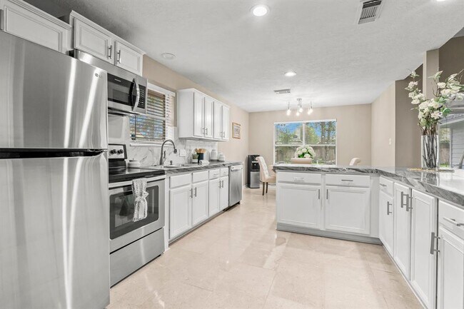 Building Photo - 6719 Woodland Oaks