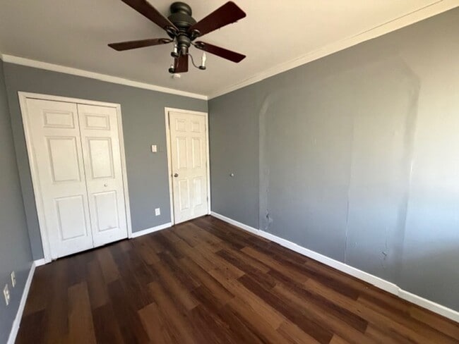 Building Photo - Newly renovated Town House for Rent 3Br / 2 Ba Section 8 Welcome !