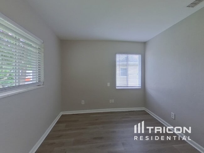 Building Photo - 6898 17th Ln N