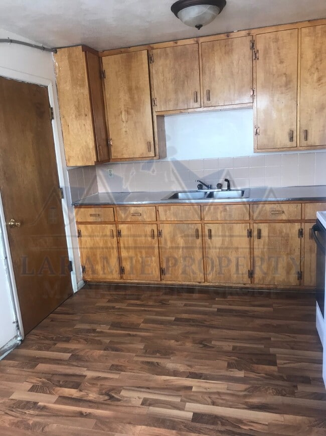 Building Photo - 2 Bed 1 Bath Apartment