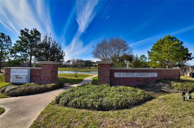 Building Photo - 2211 Treasure Mountain Dr