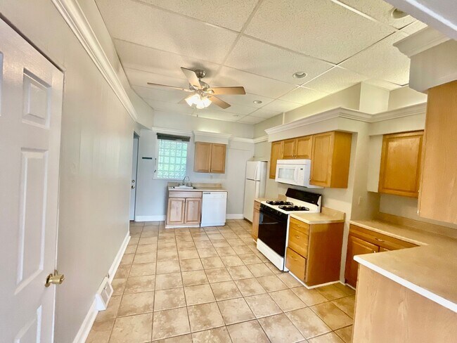 Building Photo - 3 Bed 1.5 Bath- Southside Pittsburgh PA