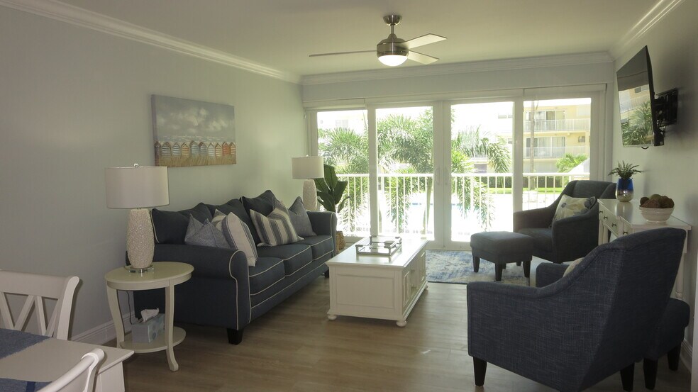 Building Photo - 1100 8th Ave S