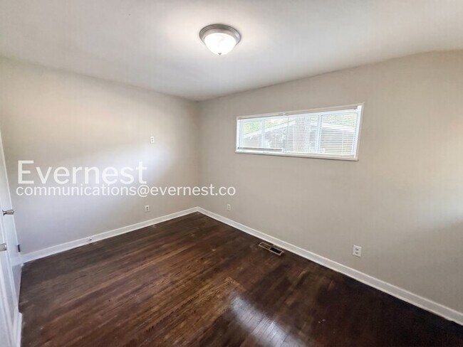 Building Photo - 1232 Oakwood St