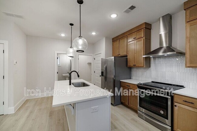 Building Photo - 125 Harper St