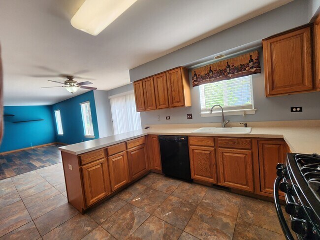 Building Photo - 5512 Stonybrook Dr
